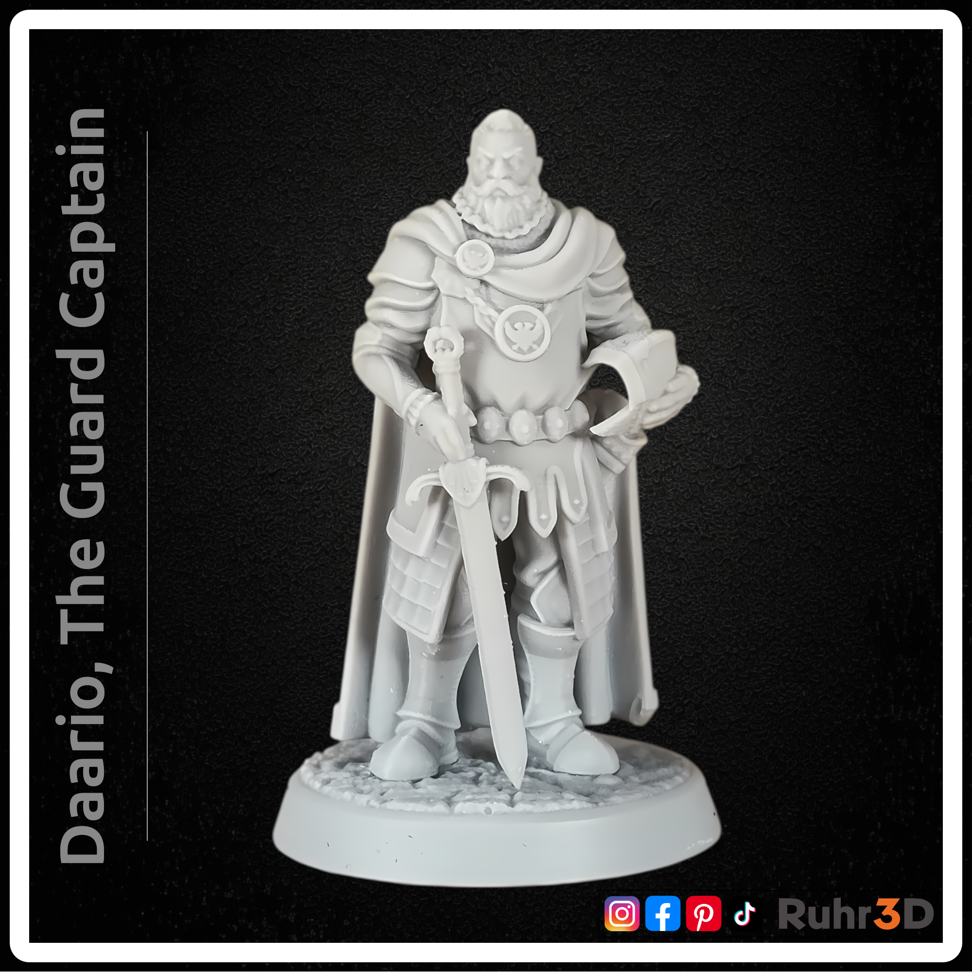 Das 3D-gedruckte Original einer Miniaturfigur eines bärtigen Hauptmanns in einer Rüstung mit Umhang, der ein Schwert und einen Helm hält.