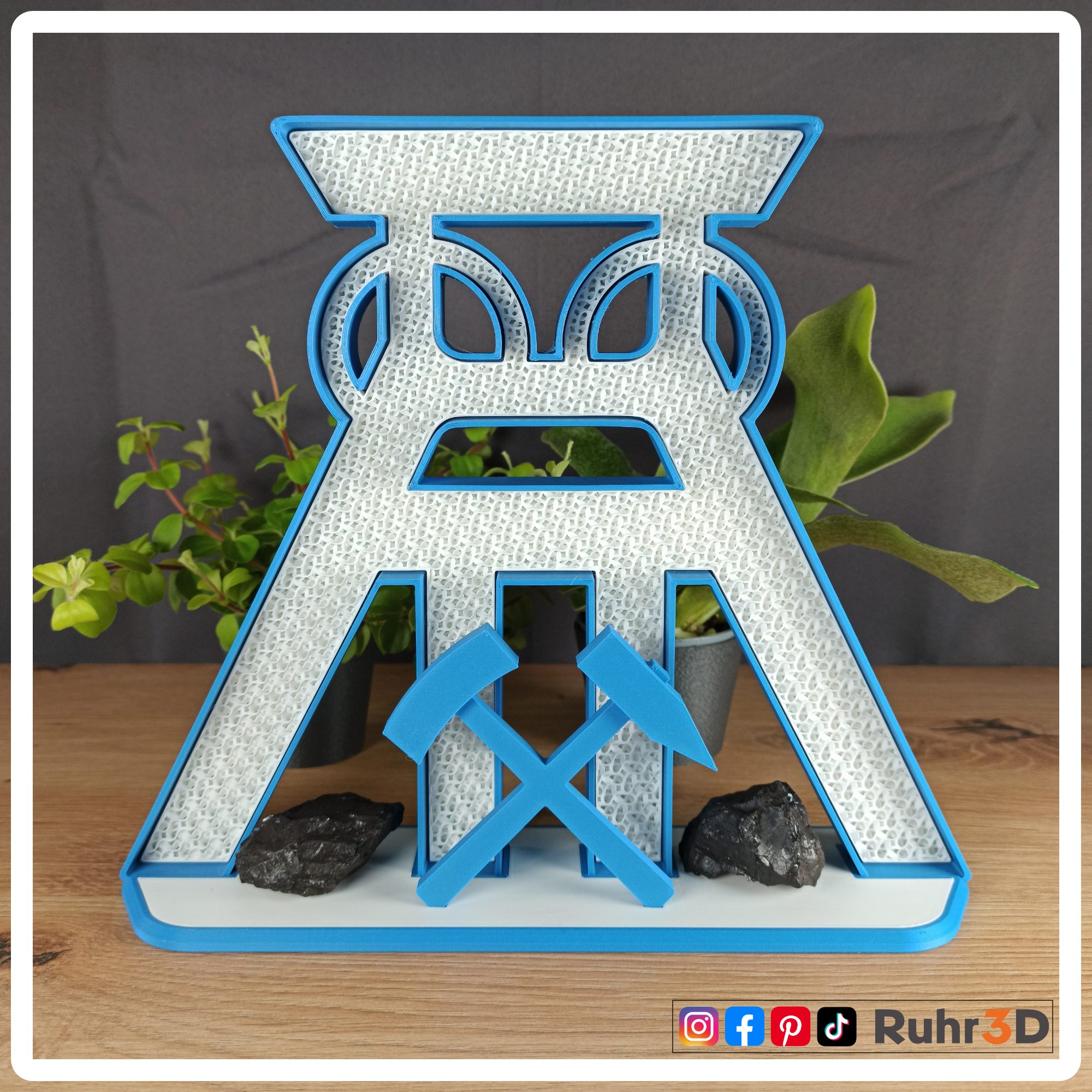 Förderturm in Vereinsfarben mit Schlägel & Eisen sowie echter Kohle • Heimat | Ruhrgebiet | Revier | Ruhrpott | Bergbau | Kumpel | Verein •