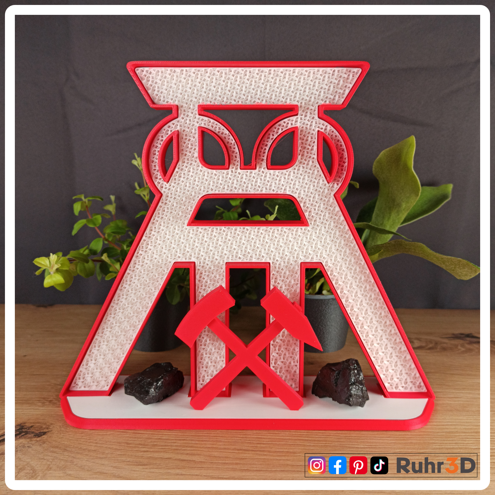 Förderturm in Vereinsfarben mit Schlägel & Eisen sowie echter Kohle • Heimat | Ruhrgebiet | Revier | Ruhrpott | Bergbau | Kumpel | Verein •