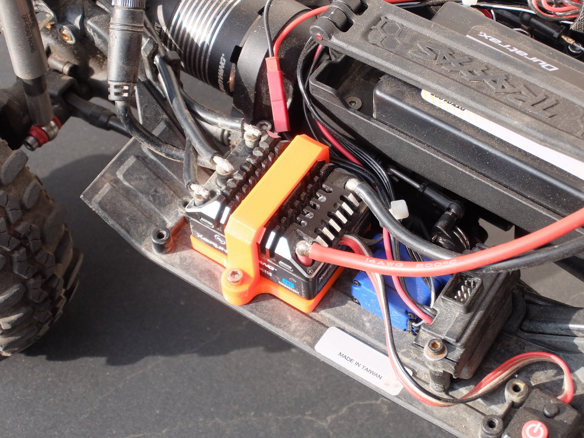 Traxxas TRX4 - Befestigung Fahrregler - Hobbywing XeRun AXE FOC Brushless Regler