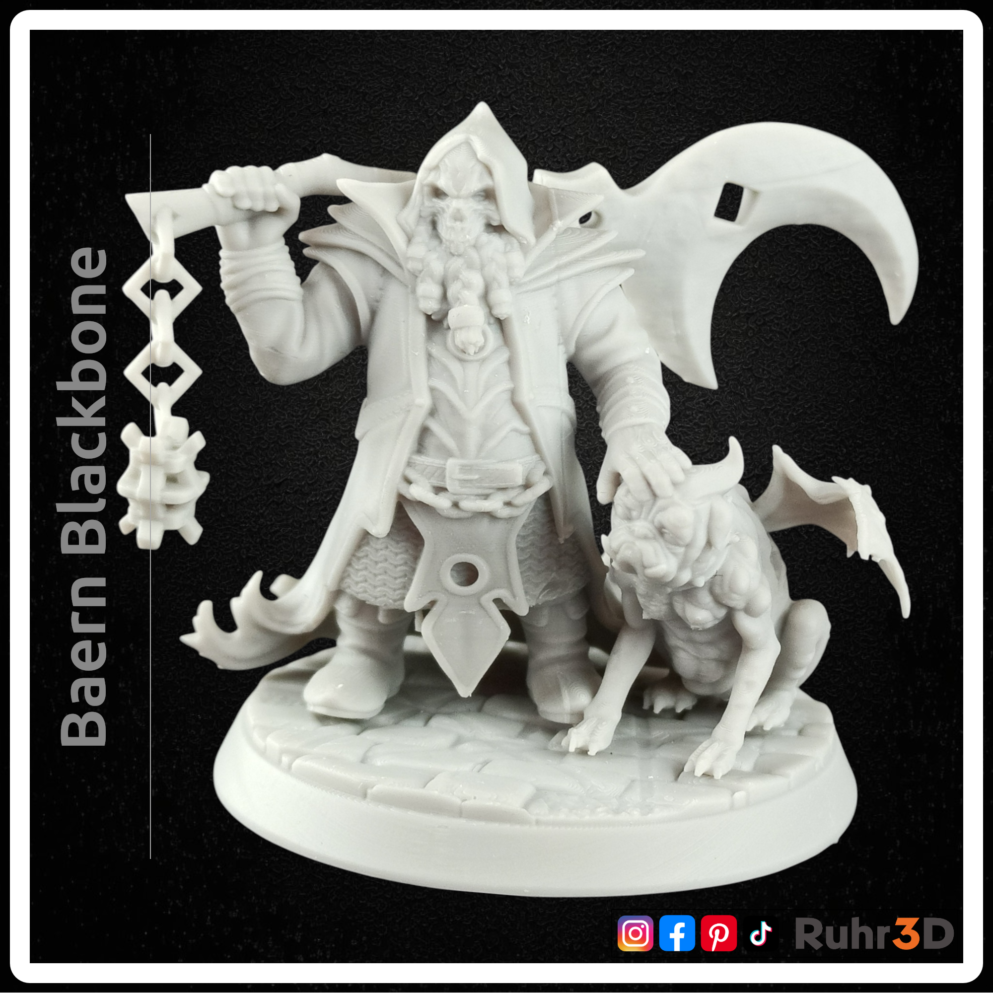 3D-gedruckte, originale Figur eines untoten Zwergs mit Bart und seinem gefügeltem Hund. In der rechten Hand hält der untote Zwerg eine halbmondförmige Axt, die er locker über der rechten Schulter gelegt hat. Der untote Zwerg trägt einen langen Mantel, darunter trägt er eine Rüstung. Seine Schultern werden durch große Schulterpolster geschützt.