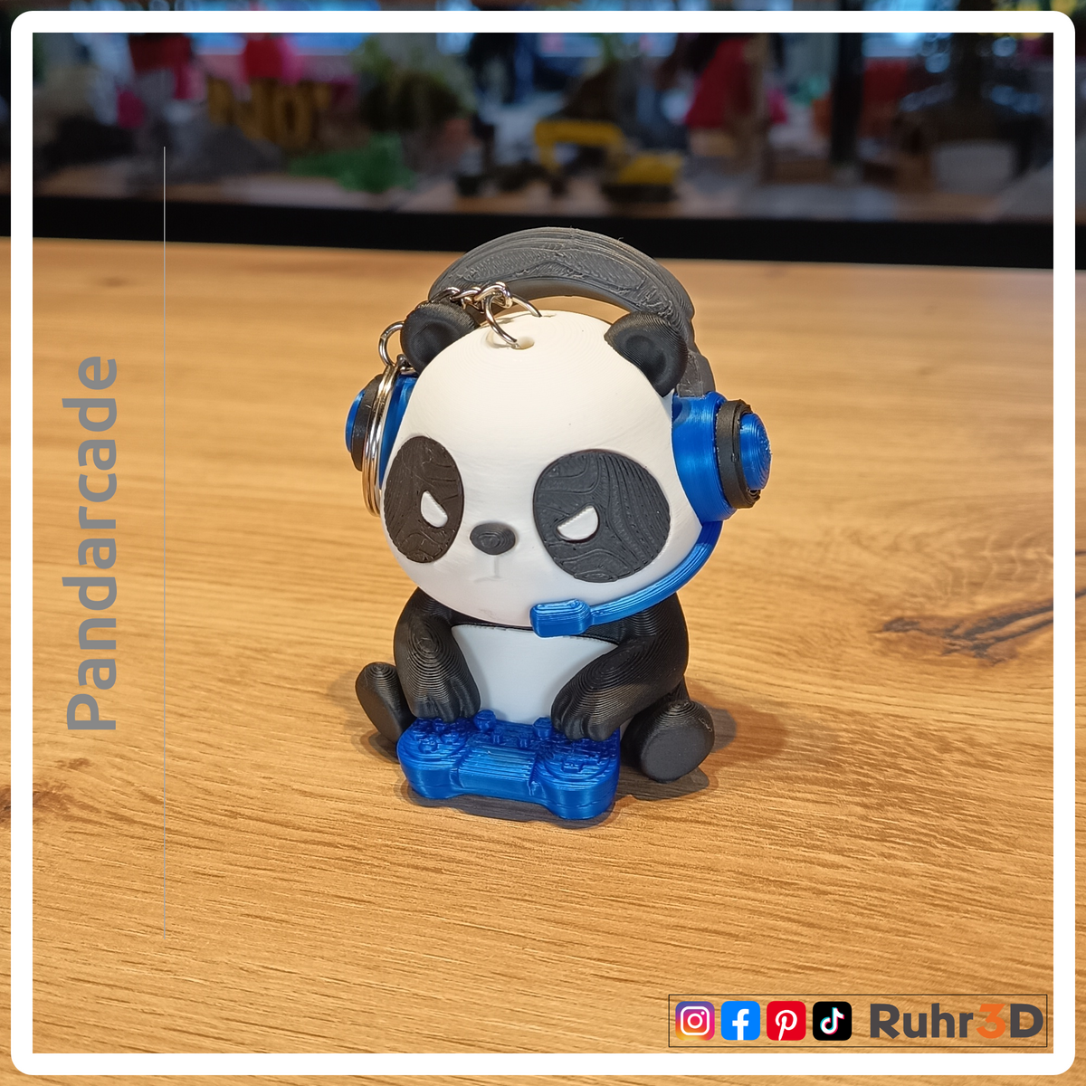 Niedlicher Panda mit Kopfhörern und Gamepad "Pandarcade" | Perfektes für Gamerinnen & Gamer | 3D-Druck |